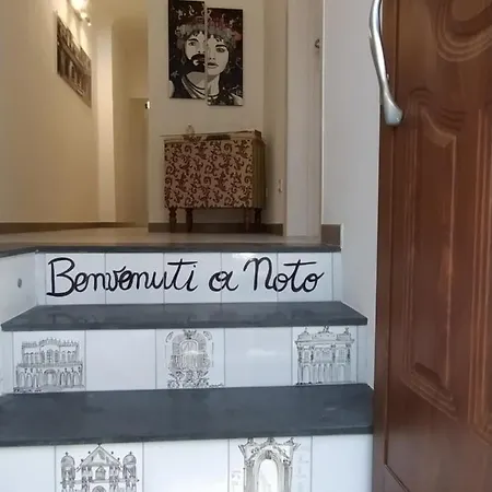 Casa Lele B&B 노토
